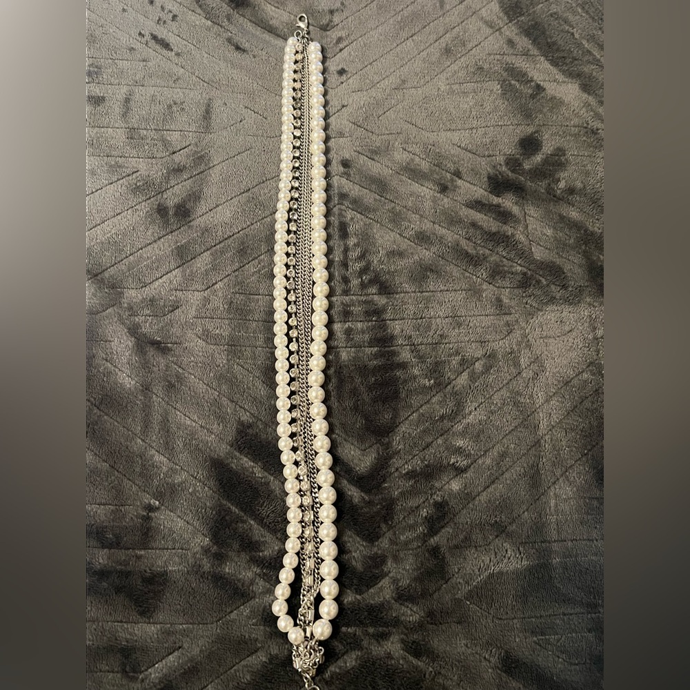 Elegant Pearl and Silver Necklace